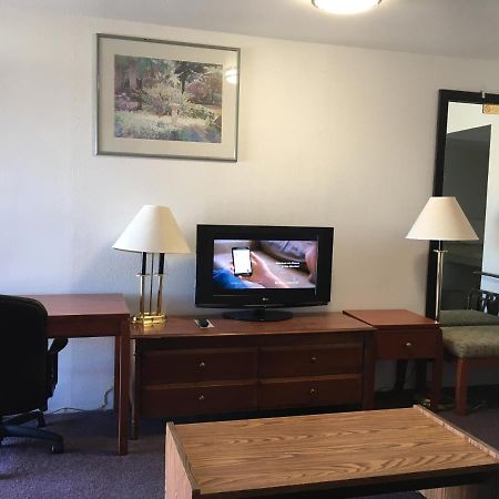 Maple Inn And Suites Los Banos Eksteriør bilde