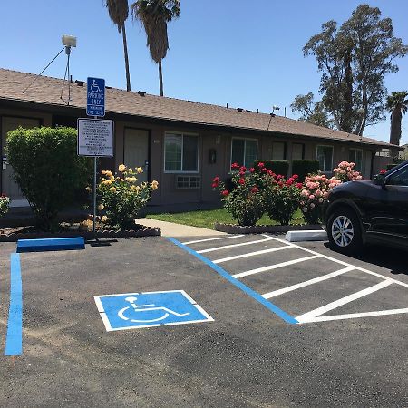 Maple Inn And Suites Los Banos Eksteriør bilde