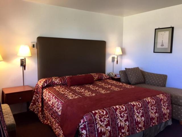 Maple Inn And Suites Los Banos Eksteriør bilde