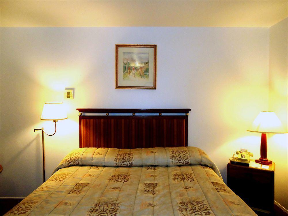 Maple Inn And Suites Los Banos Eksteriør bilde