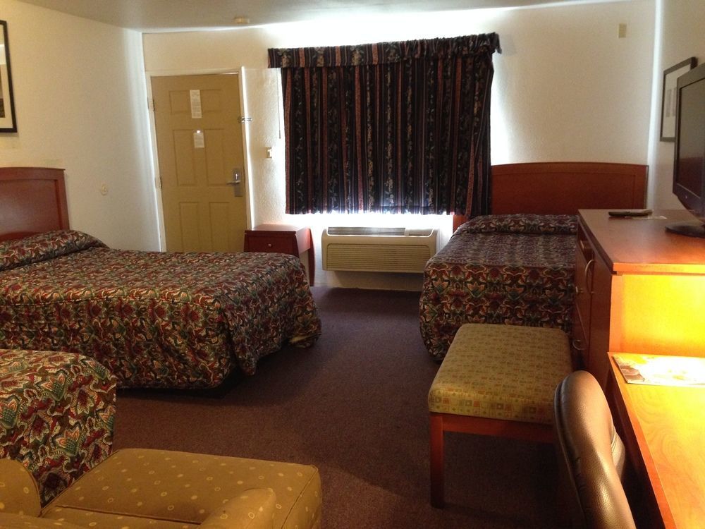 Maple Inn And Suites Los Banos Eksteriør bilde
