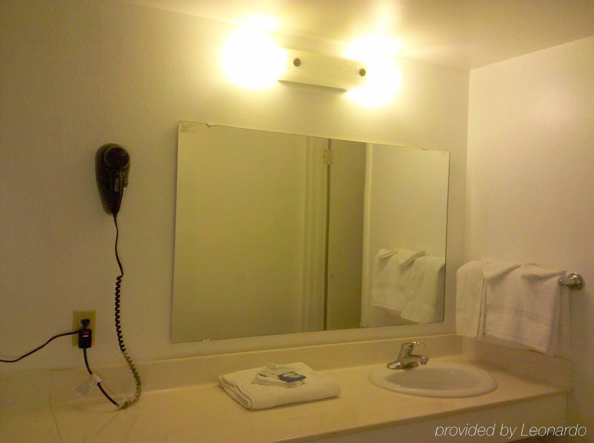 Maple Inn And Suites Los Banos Rom bilde