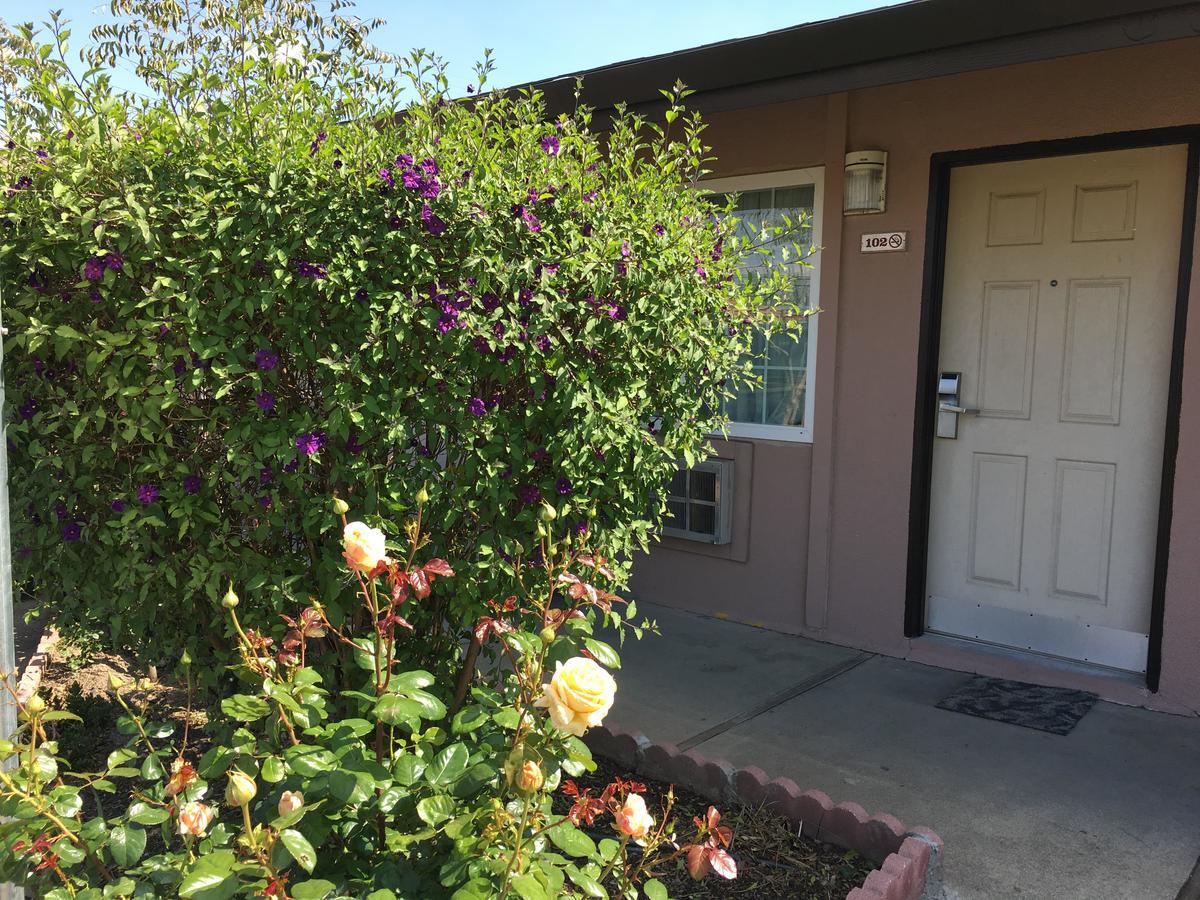 Maple Inn And Suites Los Banos Eksteriør bilde