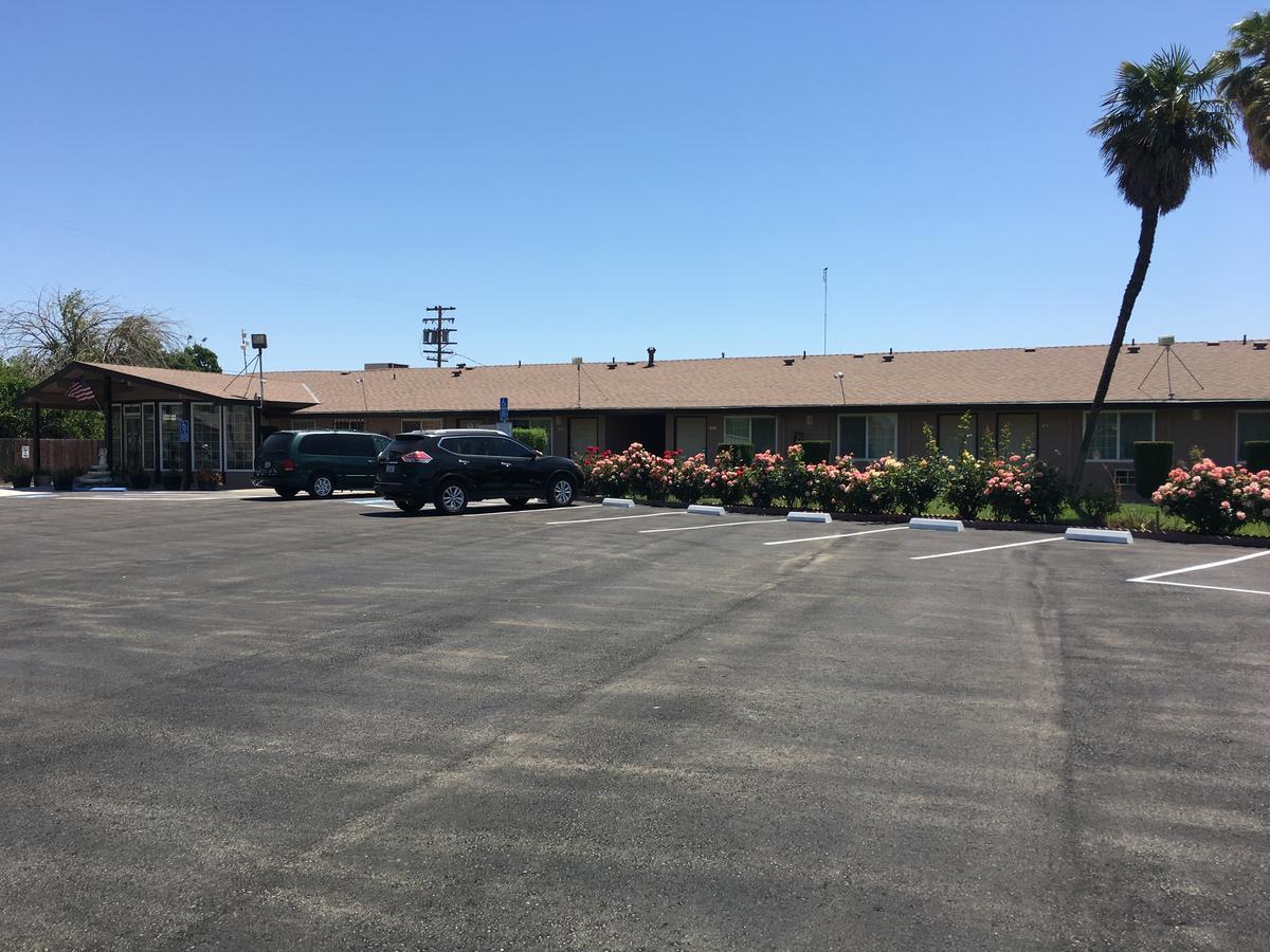 Maple Inn And Suites Los Banos Eksteriør bilde