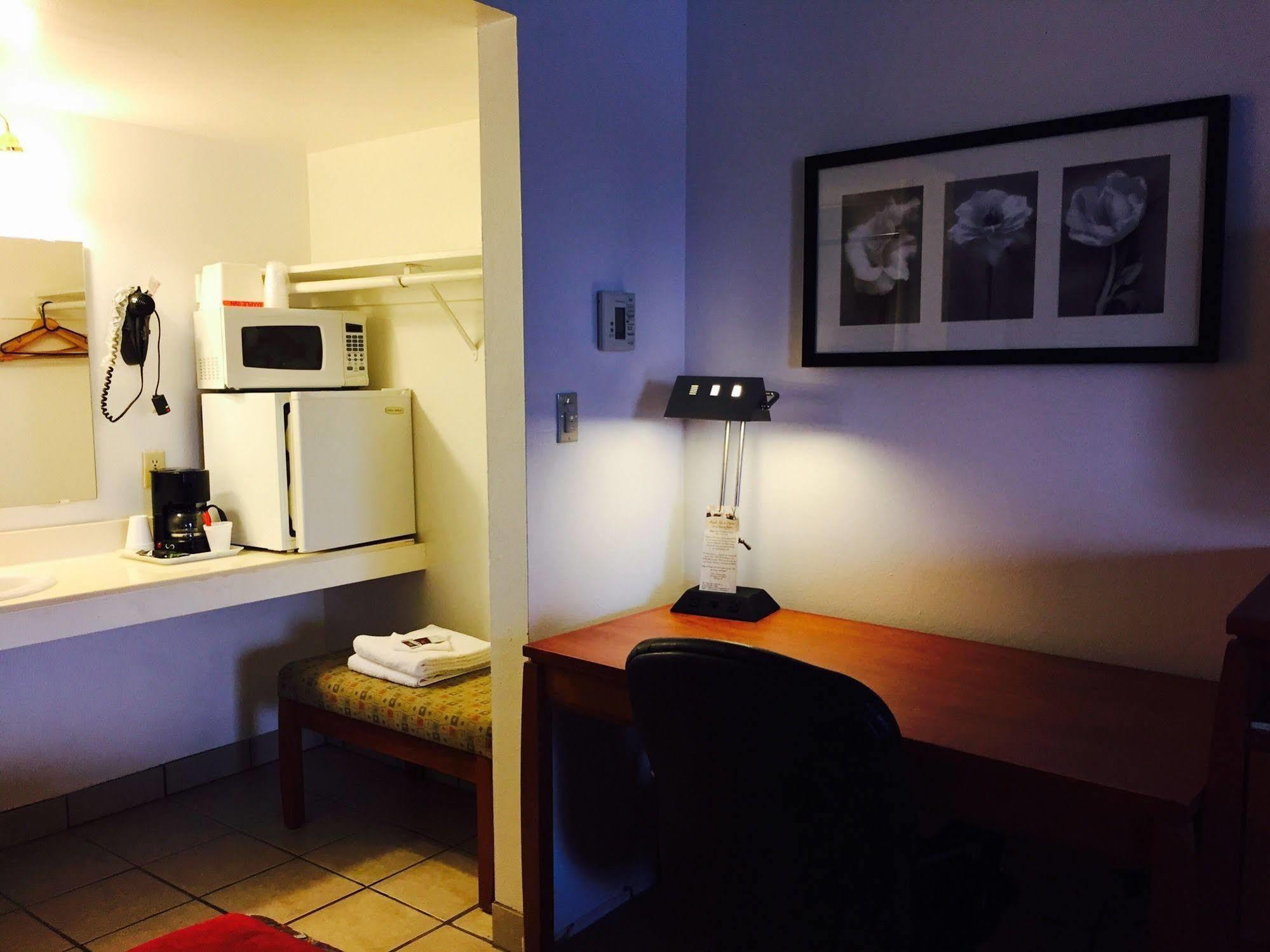 Maple Inn And Suites Los Banos Eksteriør bilde