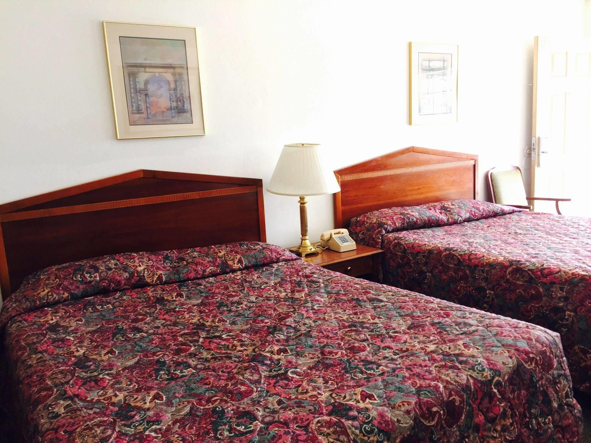 Maple Inn And Suites Los Banos Eksteriør bilde